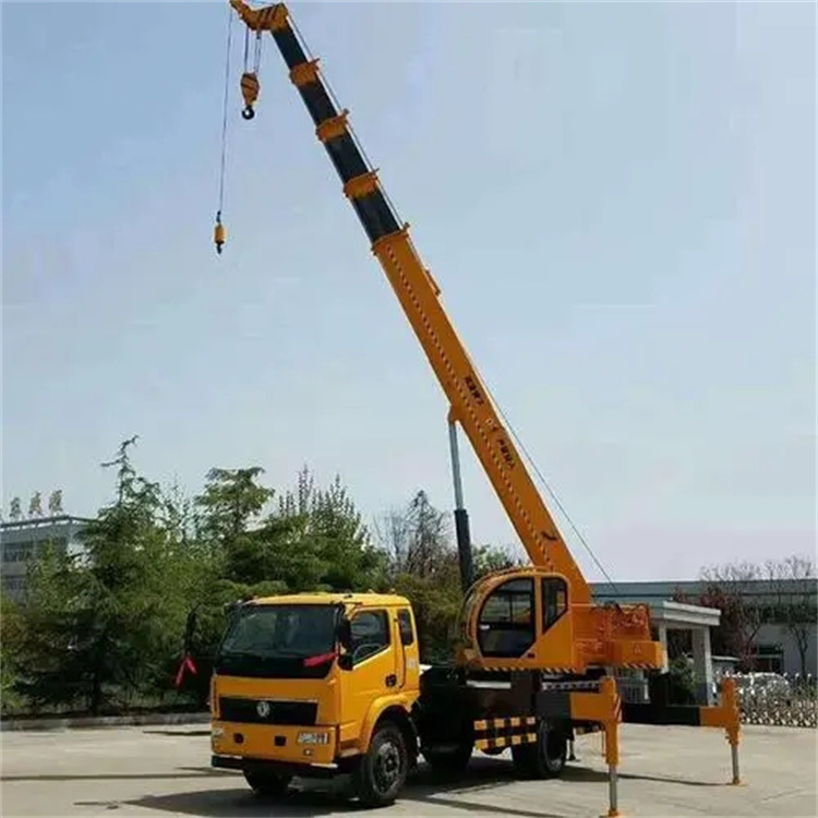 沙溪镇钢筋笼入孔时,由吊车采用单点起吊